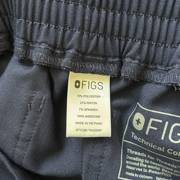 Figs Yola Scrub Cargo Pants Bottoms Style# TW2000P PO# 1669 Navy Regular Rise - Picture 14 of 16